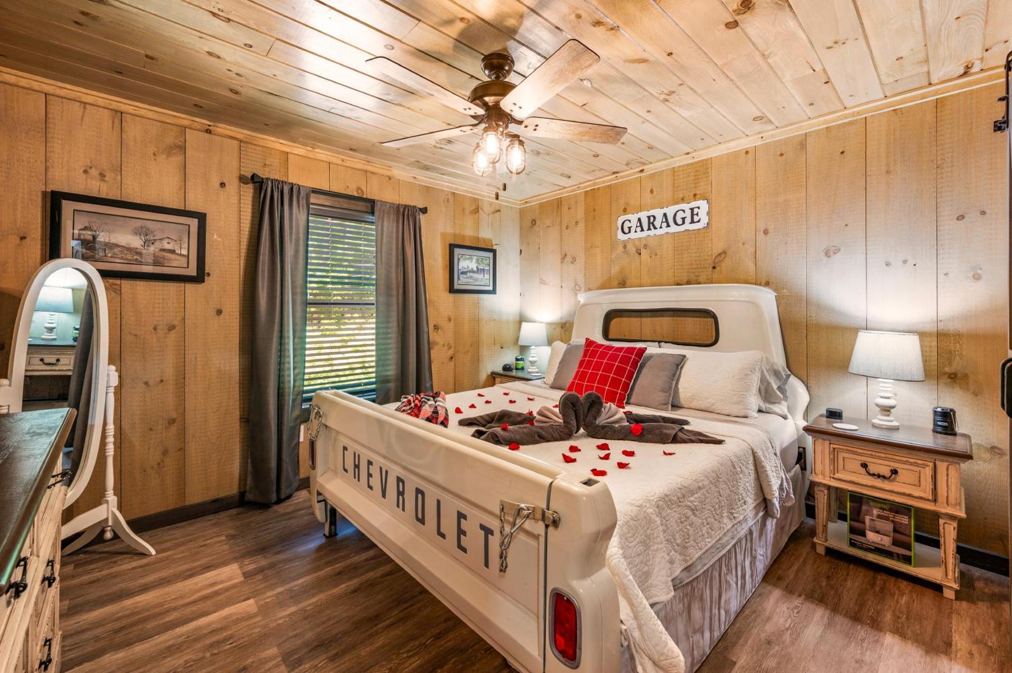 Lil Cabin In The Cove! Mtn Views, Theater, Hot Tub, Games, King Beds, Prime Location! Севьервилл Экстерьер фото
