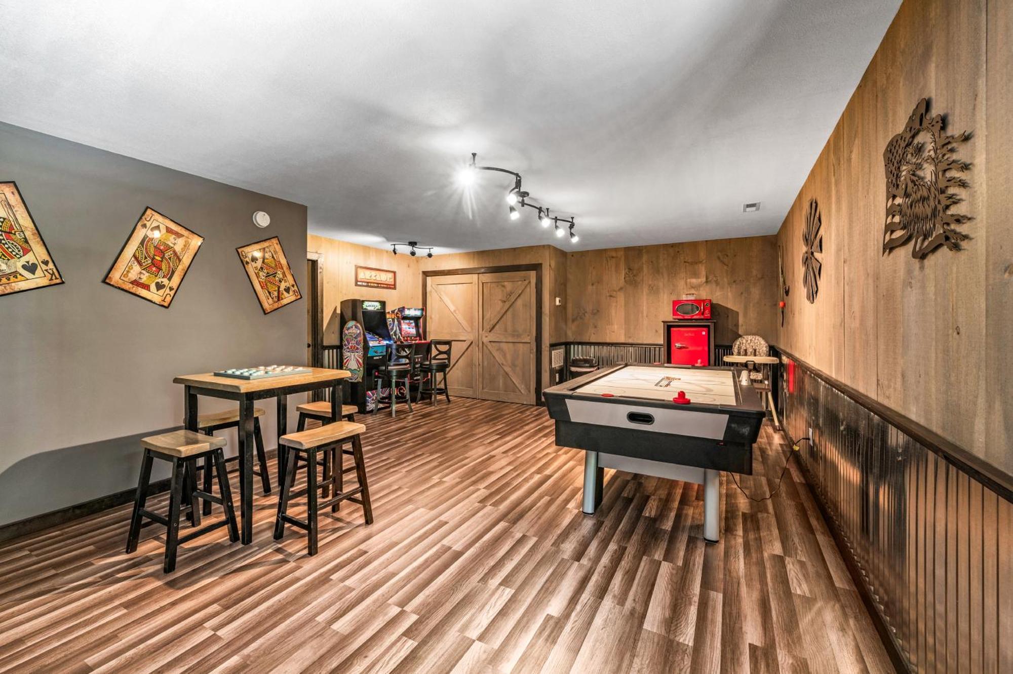 Lil Cabin In The Cove! Mtn Views, Theater, Hot Tub, Games, King Beds, Prime Location! Севьервилл Экстерьер фото