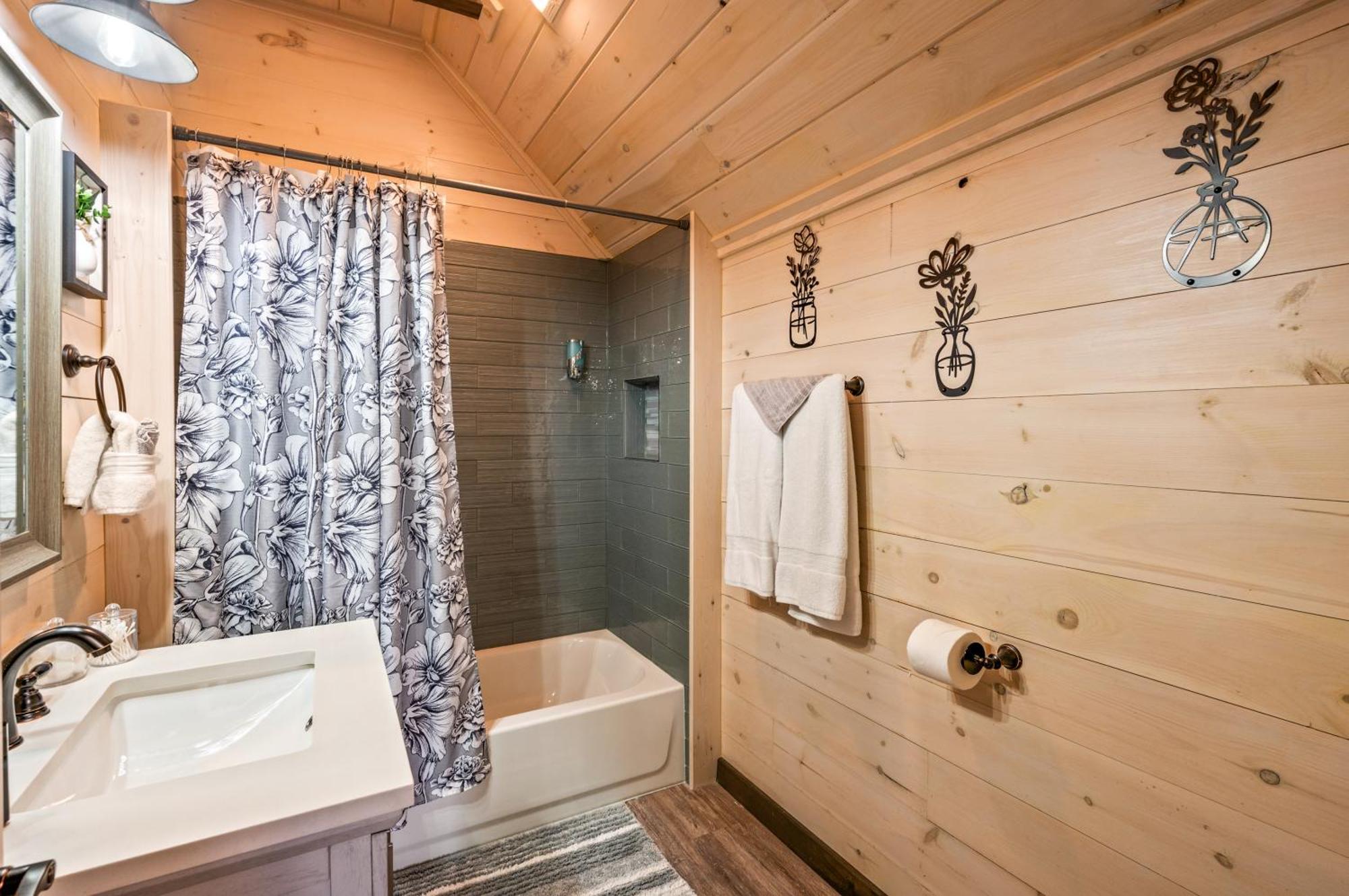 Lil Cabin In The Cove! Mtn Views, Theater, Hot Tub, Games, King Beds, Prime Location! Севьервилл Экстерьер фото