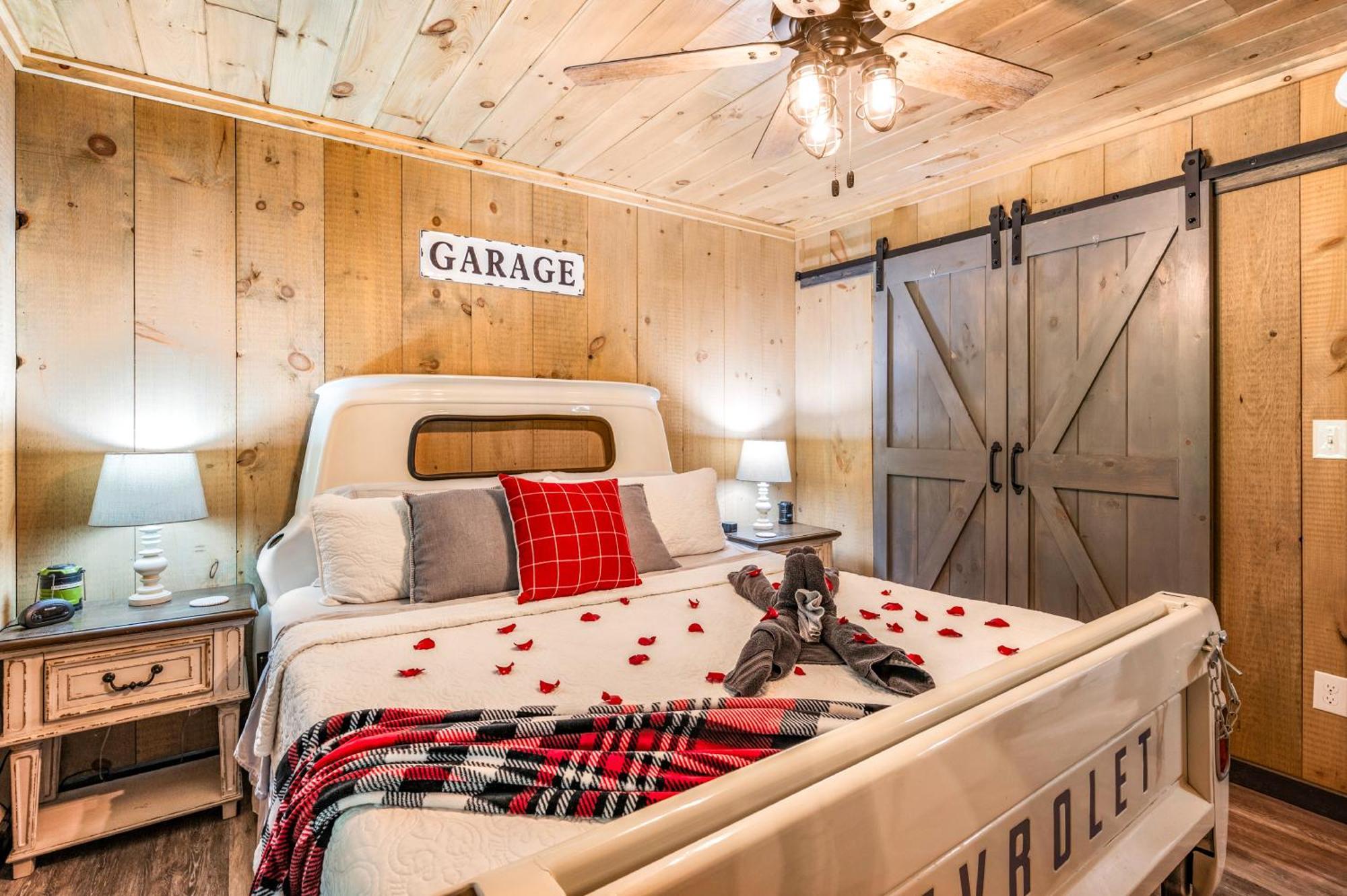 Lil Cabin In The Cove! Mtn Views, Theater, Hot Tub, Games, King Beds, Prime Location! Севьервилл Экстерьер фото