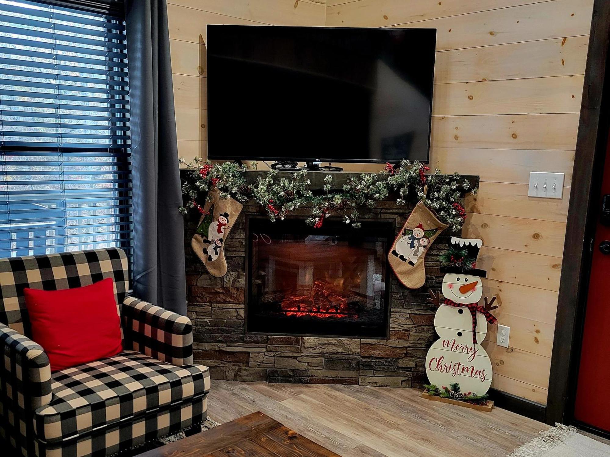 Lil Cabin In The Cove! Mtn Views, Theater, Hot Tub, Games, King Beds, Prime Location! Севьервилл Экстерьер фото