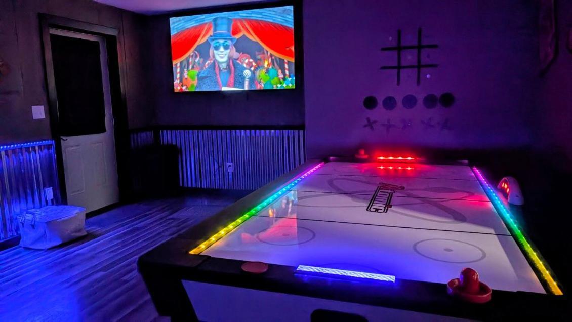 Lil Cabin In The Cove! Mtn Views, Theater, Hot Tub, Games, King Beds, Prime Location! Севьервилл Экстерьер фото